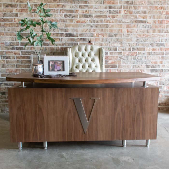 Veitchii Custom Desk